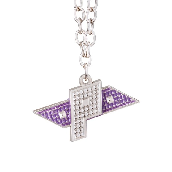 LOOKING FOR WWE PAIGE PENDANT - Picture 1 of 1